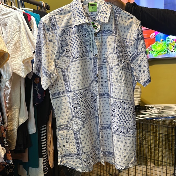 Shirt - Picture 2 of 3